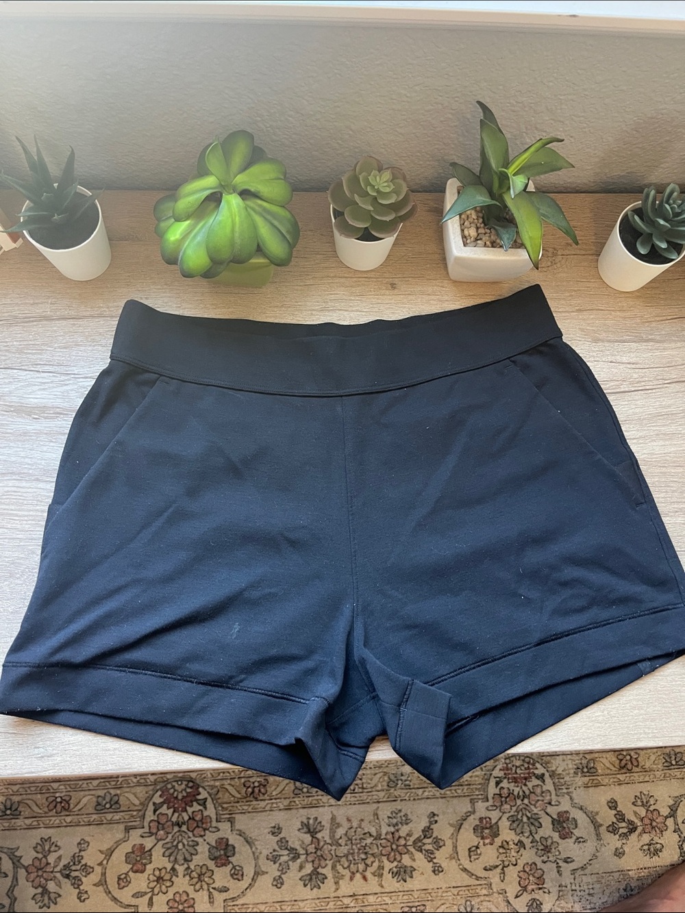 Lululemon Women’s size 6 Black Casual Pull-On Shorts